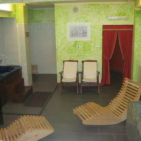 Club Prive New Divina Bed & Breakfast *
